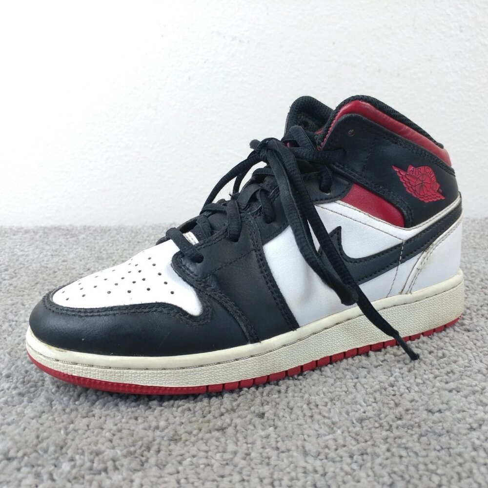 Nike Boys Air Jordan 1 Mid Boys Size 3.5Y Basketball Shoes Gym Red Black Toe - Picture 4 of 10